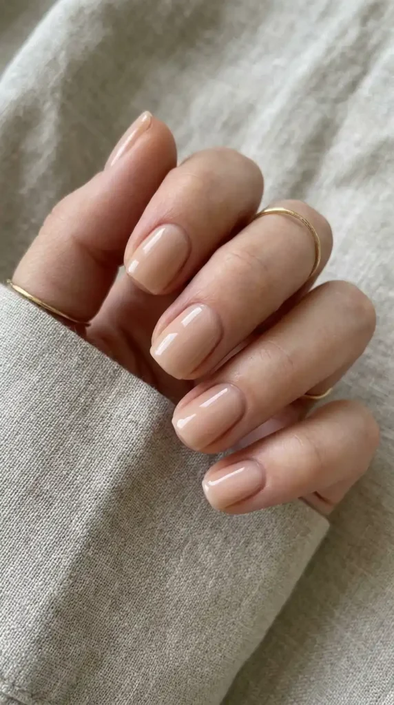 nude-gloss-minimalist-nails