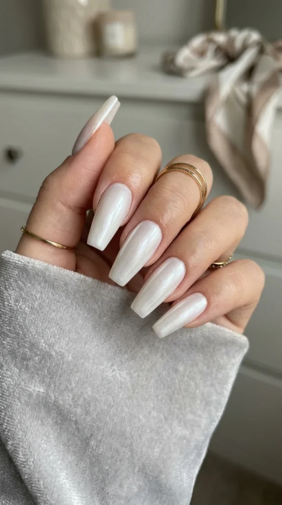 pearl-shimmer-coffin-nails
